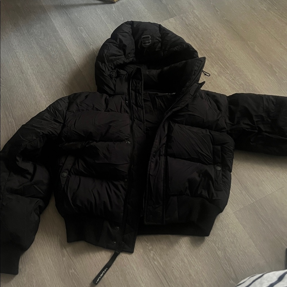 Aritzia Black Puffer super puff Coat